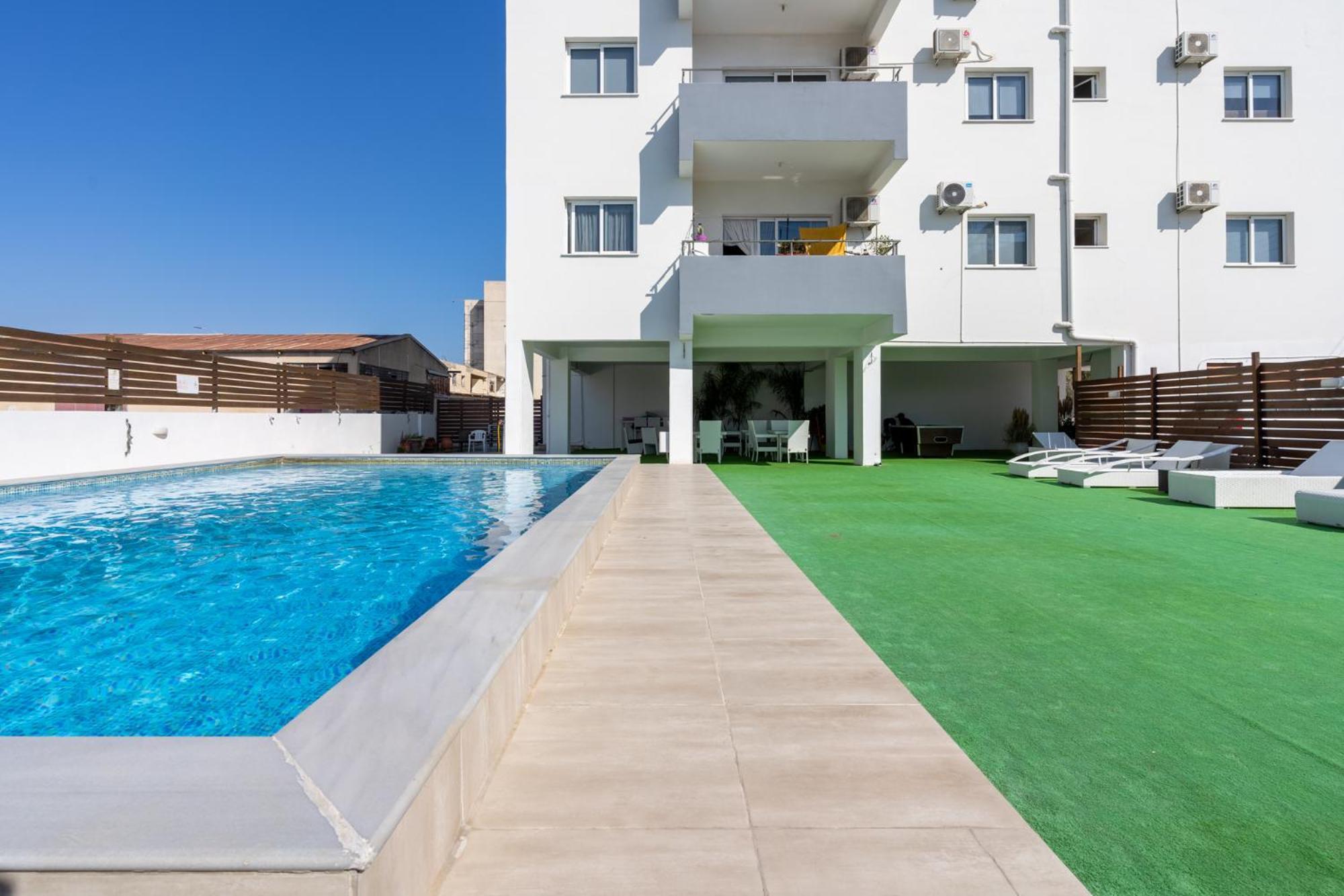 Emerald'S 2-Bedroom Apartment In Larnaca Exterior photo