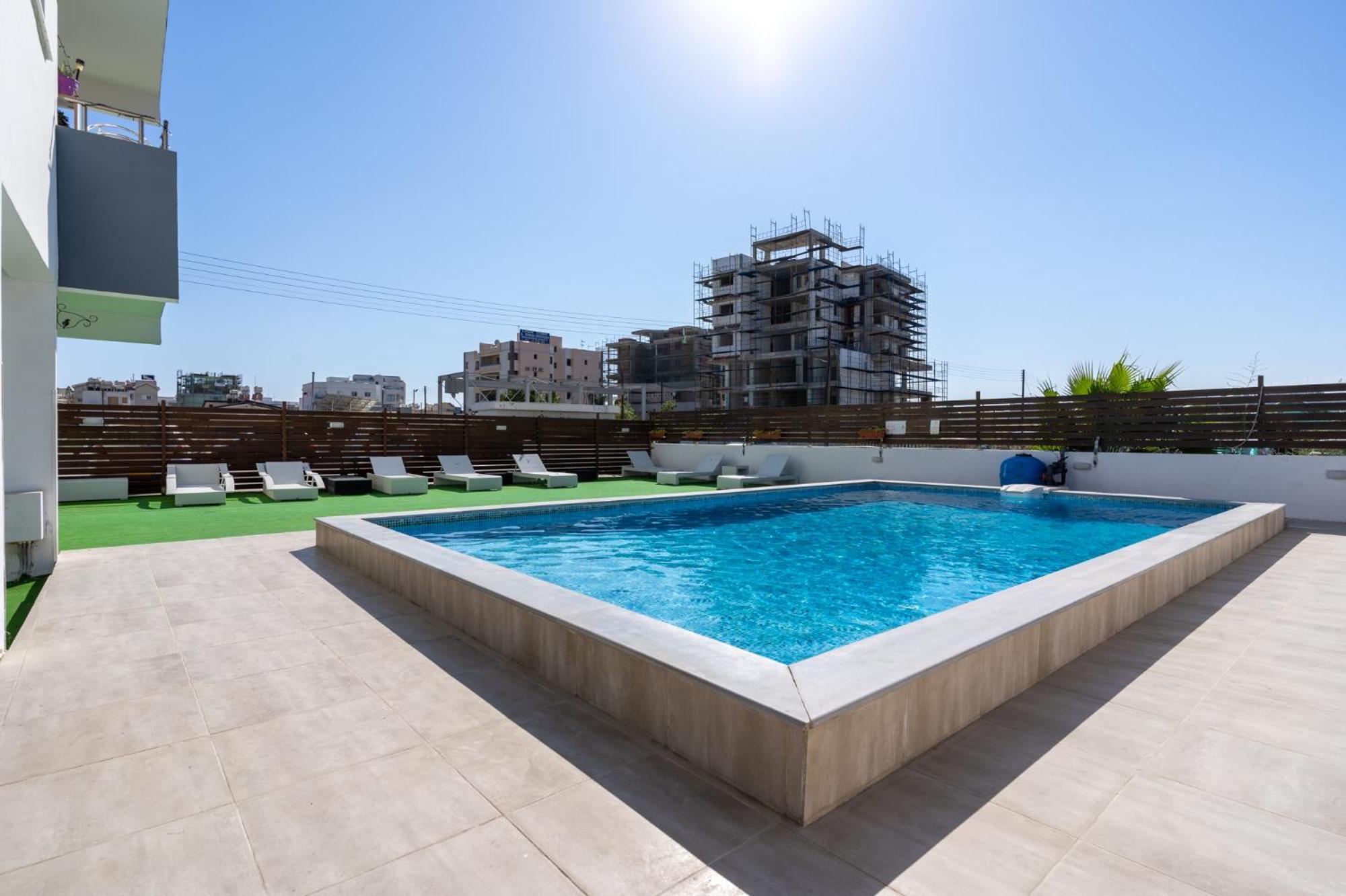 Emerald'S 2-Bedroom Apartment In Larnaca Exterior photo