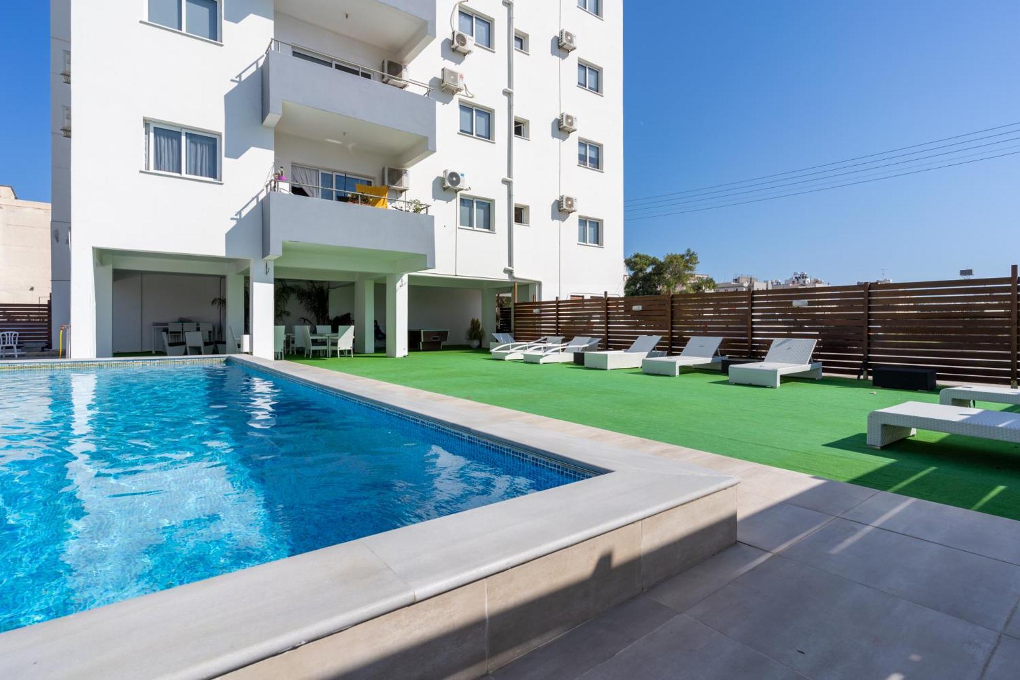 Emerald'S 2-Bedroom Apartment In Larnaca Exterior photo